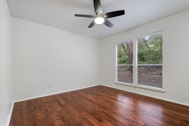 Building Photo - 1821 Westlake Dr