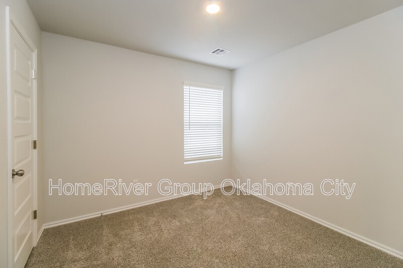 Building Photo - 1213 S Brk Dr