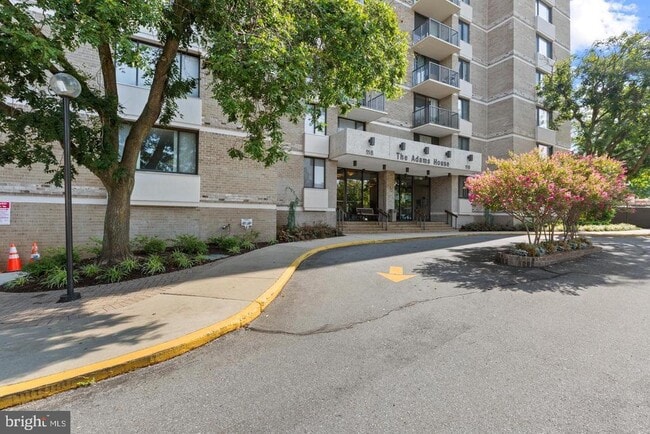 Building Photo - 118 Monroe St