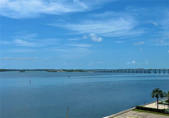 Building Photo - 1155 Brickell Bay Dr