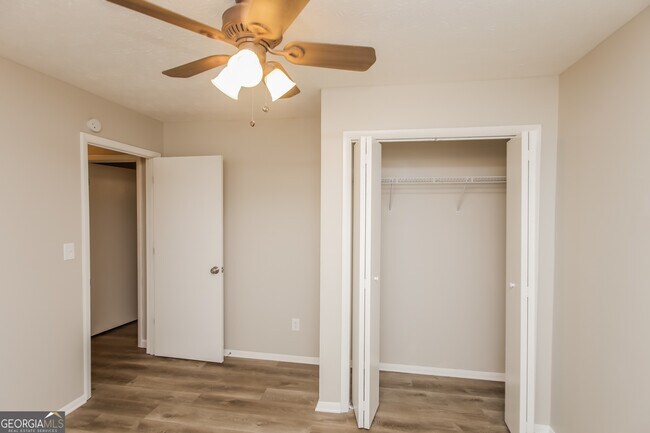 Building Photo - 46 Cathie Dr