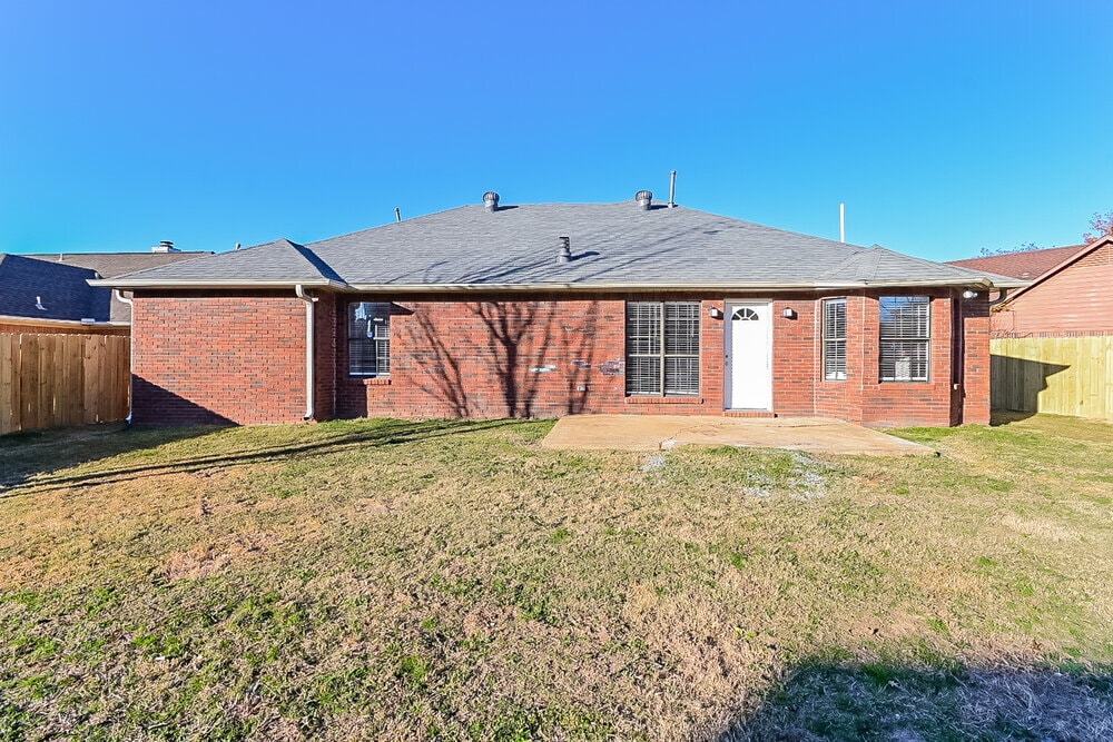 Building Photo - 10873 E Ridge Dr