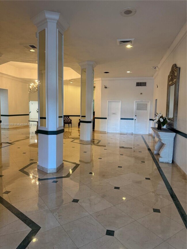Building Photo - 1301 NE Miami Gardens Dr