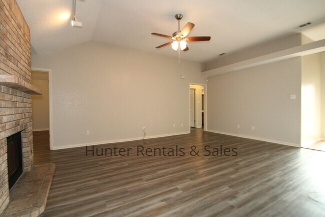 Building Photo - 4001 Tallwood Dr