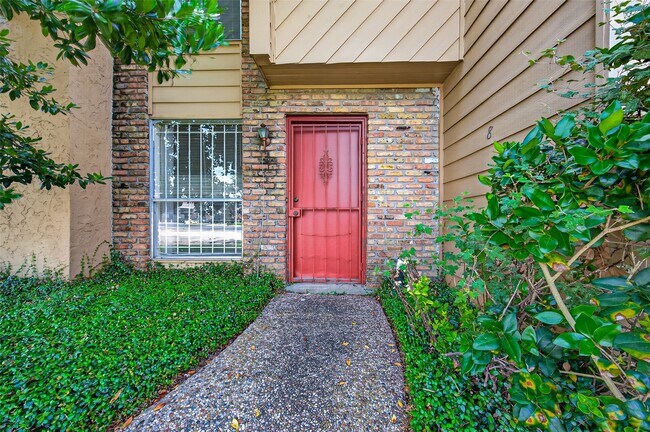 Building Photo - 3303 W Greenridge Dr