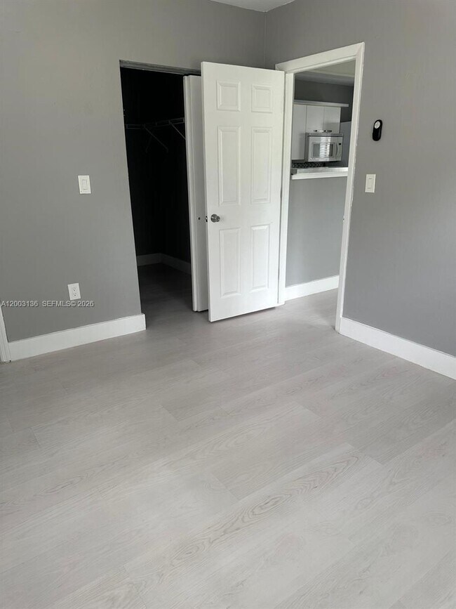 Building Photo - 2016 Miami Rd