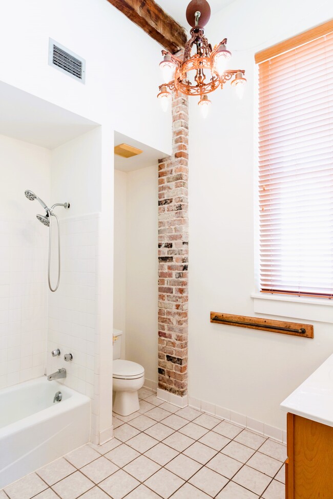 Building Photo - 7728 Zimpel St