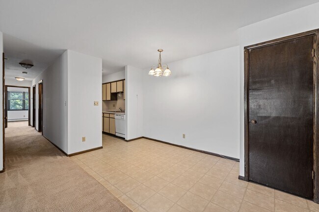 Building Photo - 2 Bedroom/1.5 Bathroom Upper available at our Cedar View Apartments