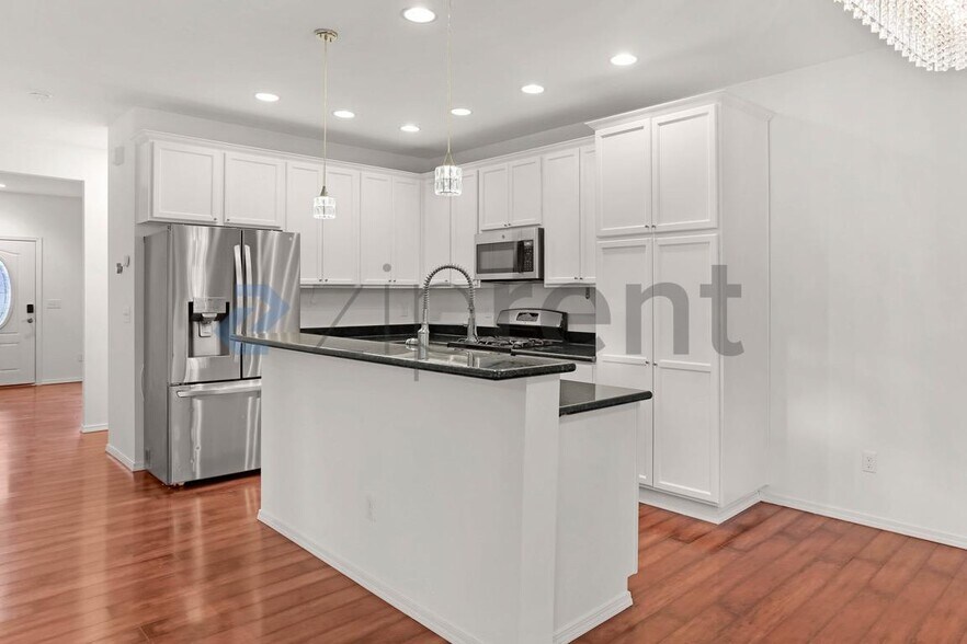 Building Photo - 18507 26th Ave SE