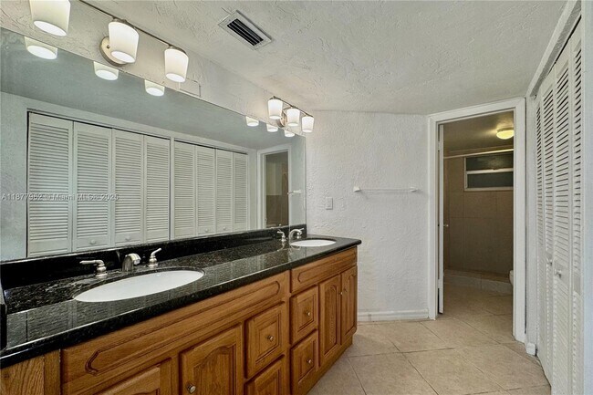 Building Photo - 7410 SW 82nd St