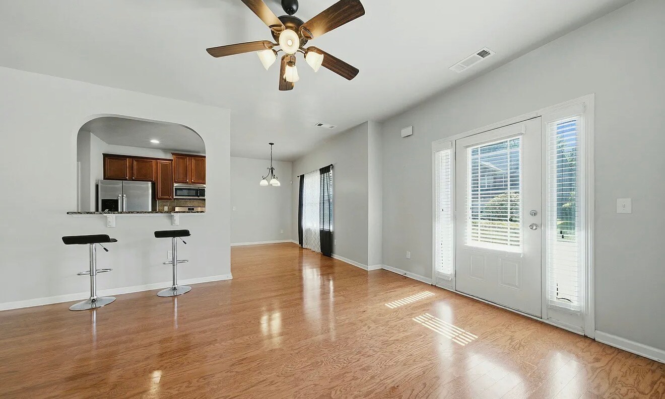 Building Photo - 9 Matador Way