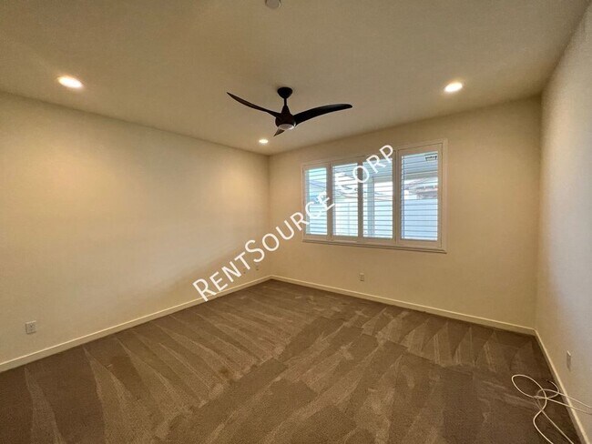 Building Photo - 45016 Marbella St