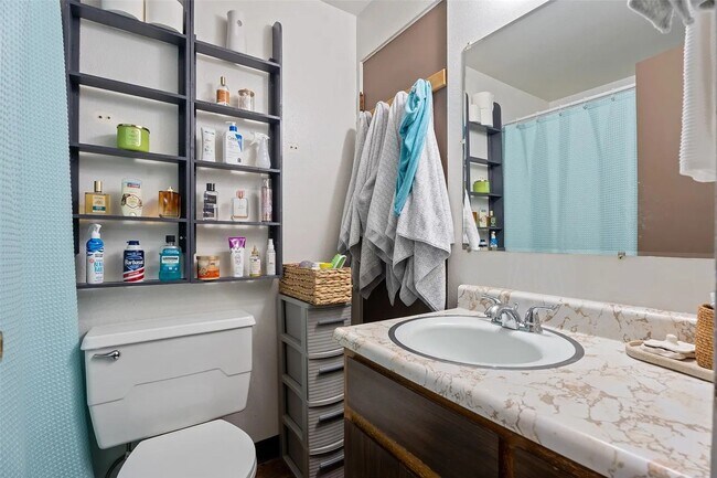 Building Photo - 3220 Clark St