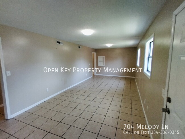 Building Photo - 704 Melody Ln