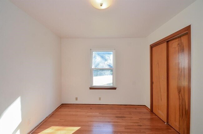Building Photo - 6923 Cole Creek Dr
