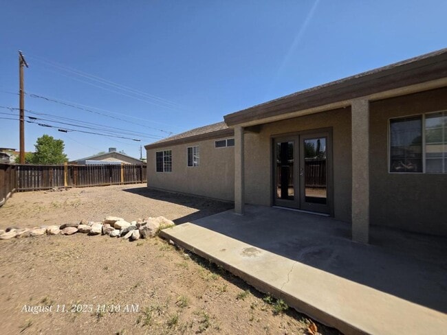 Building Photo - 1801 Chicago Ave