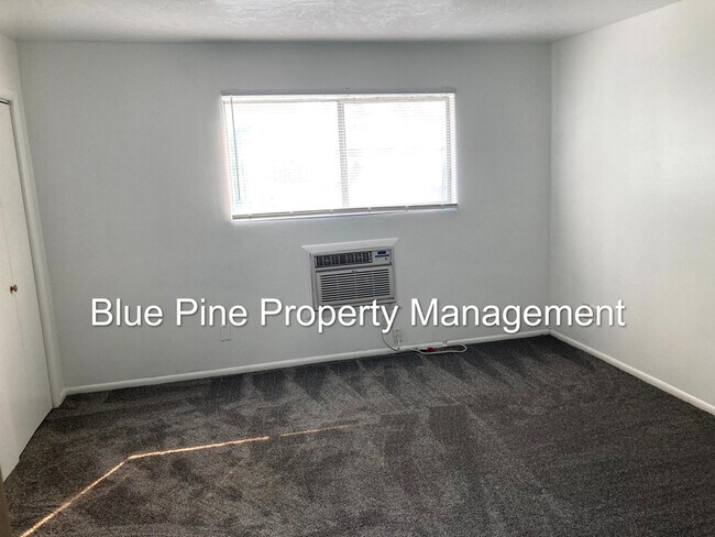 Building Photo - 335 E 15th St