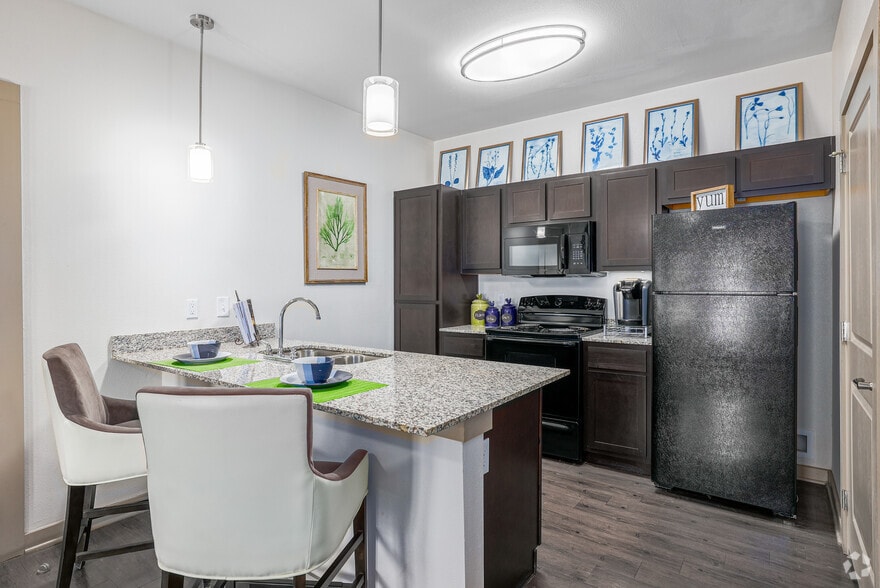 A1 - Aurora - Kitchen - Anatole On MacArthur