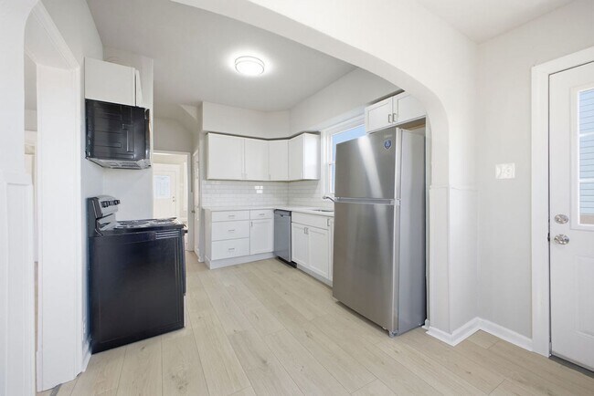 Building Photo - Spacious 4-Bedroom, 1.5-Bath Home with Plenty of Living Space!