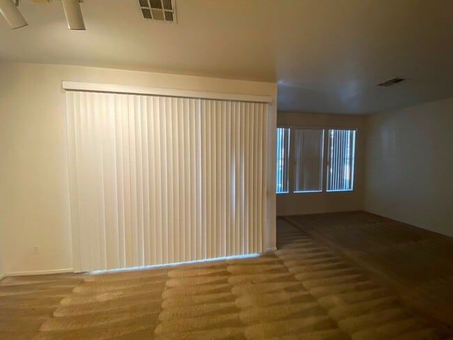 Building Photo - 251 S Green Valley Pkwy
