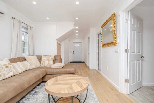 Building Photo - 138 D View Ave