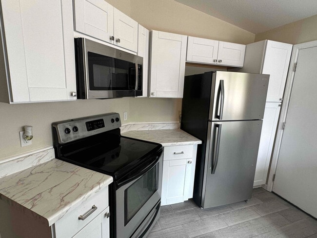 Building Photo - 2540 W Falbrook Way