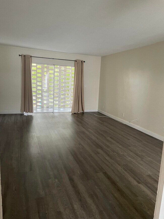 Primary Photo - 1500 Crescent Cir