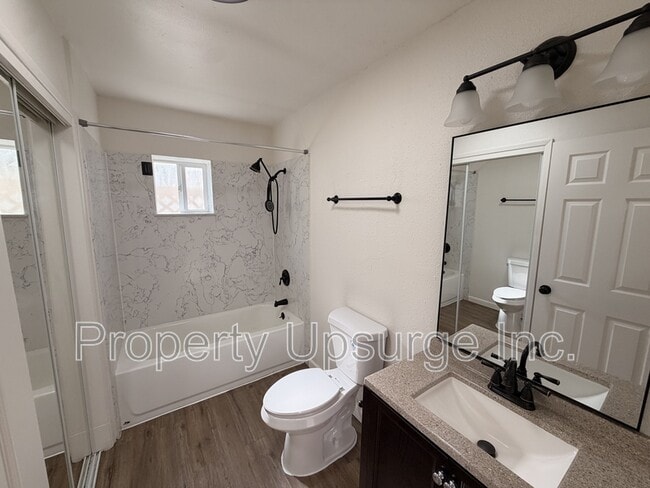 Building Photo - 2405 Old Eureka Way