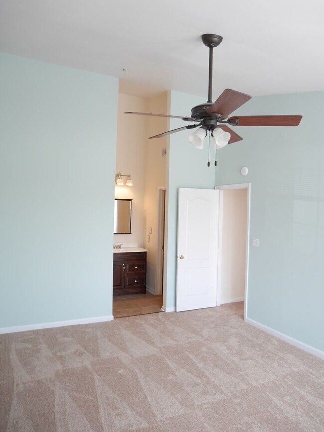 Building Photo - 2 Bedroom Condo Located in Villages of Montgomery Run- Ellicott City