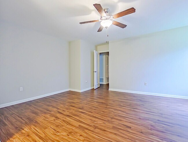 Building Photo - 850 Brookfield Pkwy