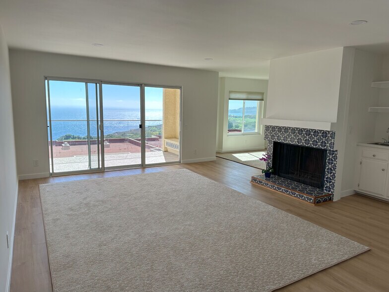 Building Photo - 3200 La Rotonda Dr