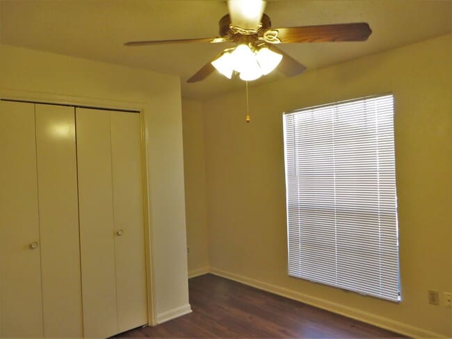 Building Photo - 705