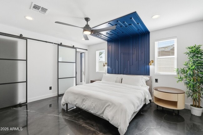 Building Photo - 2812 N 71st Pl