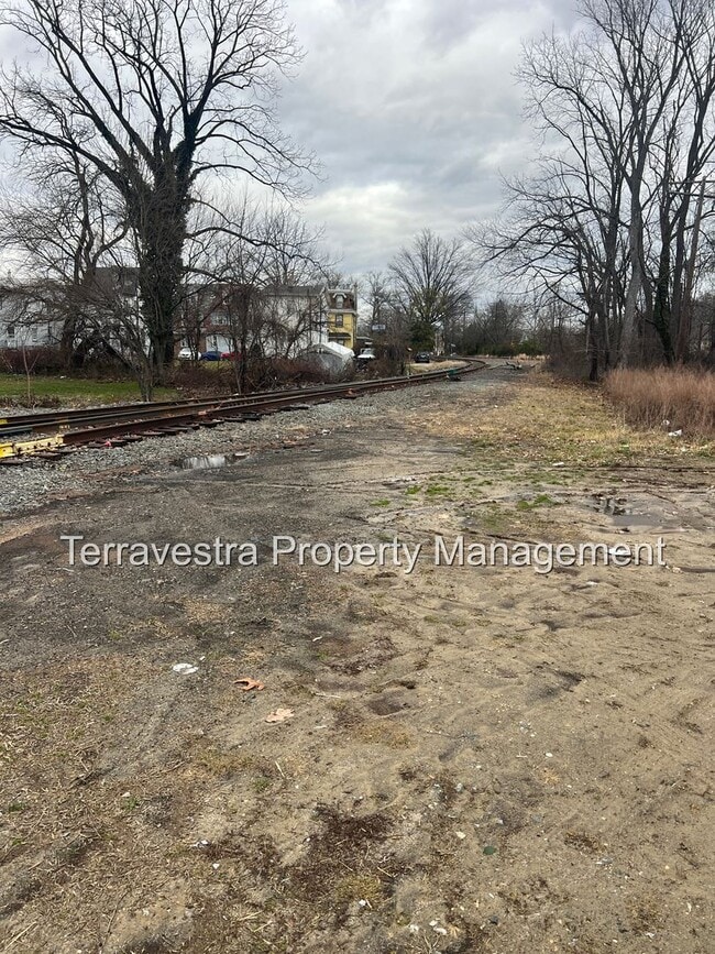 Building Photo - 440-442 S Barber Ave