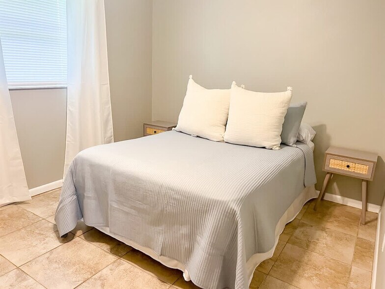 Building Photo - 13921 19th St