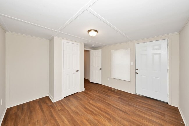 Building Photo - Newly Renovated Beauty in Pinson!