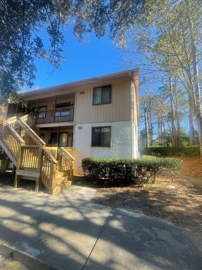 Building Photo - 2 Bedroom Condo