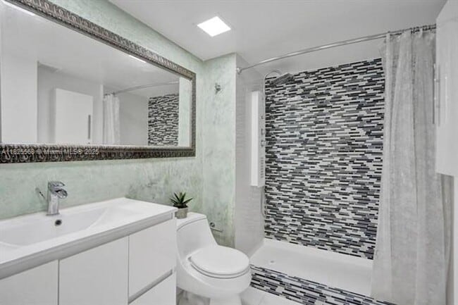 Building Photo - 6450 Collins Ave