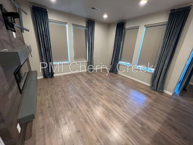 Building Photo - 9010 E Caley Way