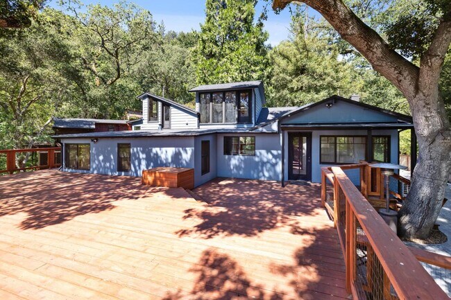 Building Photo - 19940 Oakmont Dr