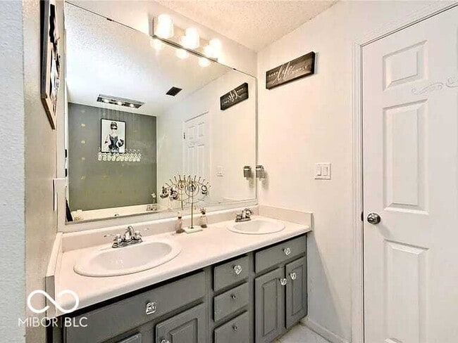 Building Photo - 10267 Blue Sky Dr