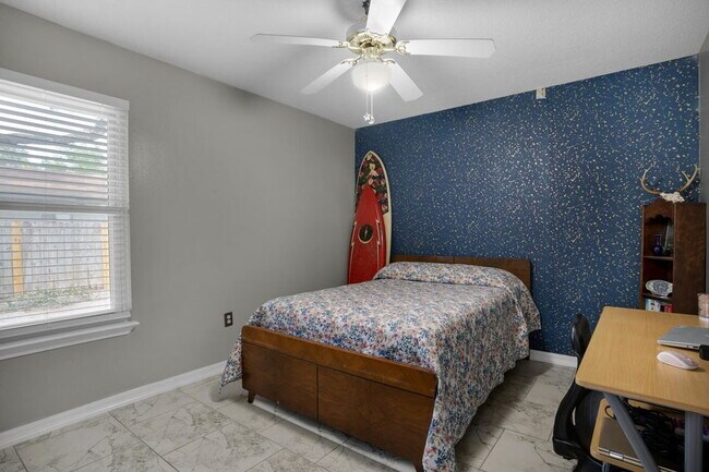 Building Photo - Featuring 3 spacious bedrooms and 2 full bathrooms, this residence blends comfort, style, and con...