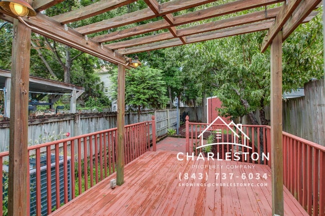 Building Photo - 713 Davenport Dr