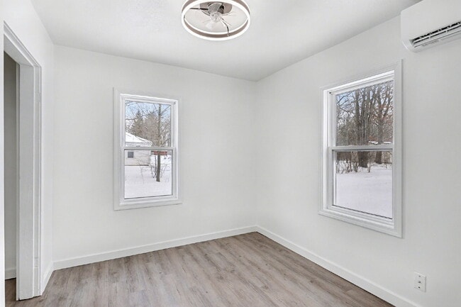 Building Photo - Completely Updated 3 Bedroom Home -  $1600/Month