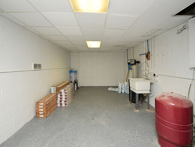 Building Photo - 4640 Washington Ave