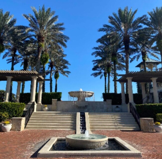 Building Photo - 290 Westlawn Dr