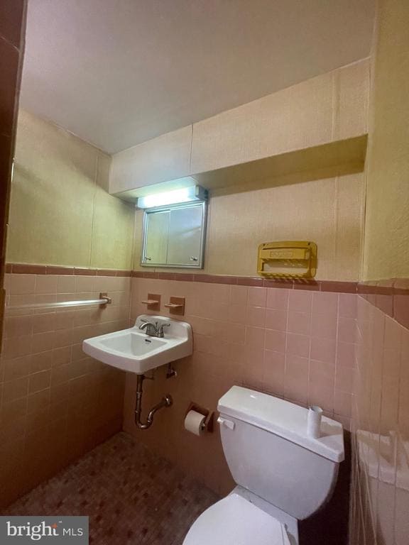 Building Photo - 1917 Winton Ave