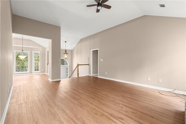 Building Photo - 16 Valleyside Dr