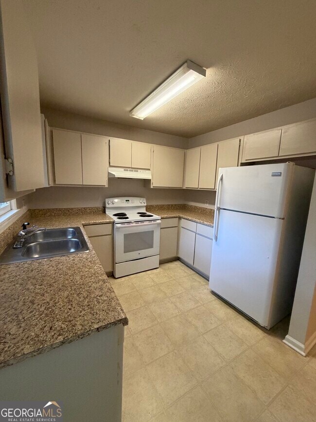 Building Photo - 1337 Sweet Pine Dr
