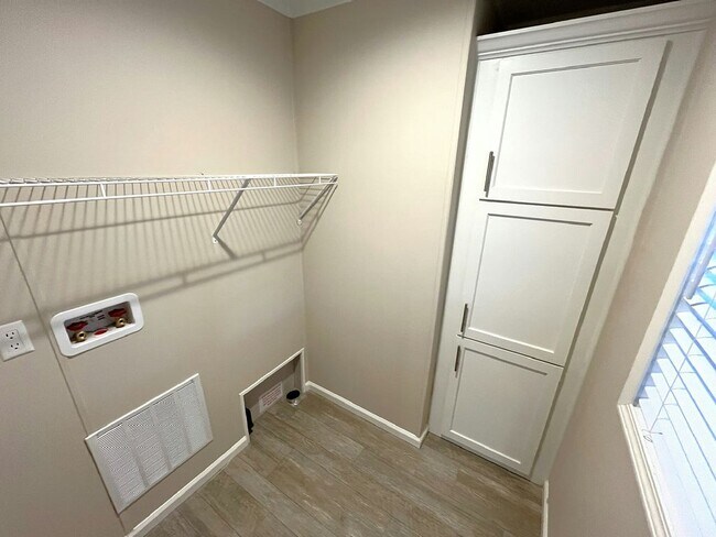 Building Photo - 5480 Ryegrass Ct
